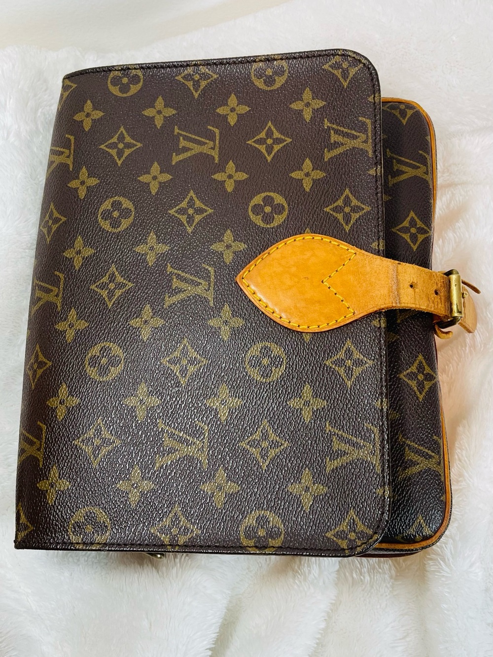 LV Authentic Crossbody Vintage - Picture 4 of 16